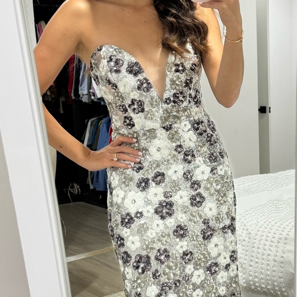 Marchesa Notte silver gown - Picture 9 of 9